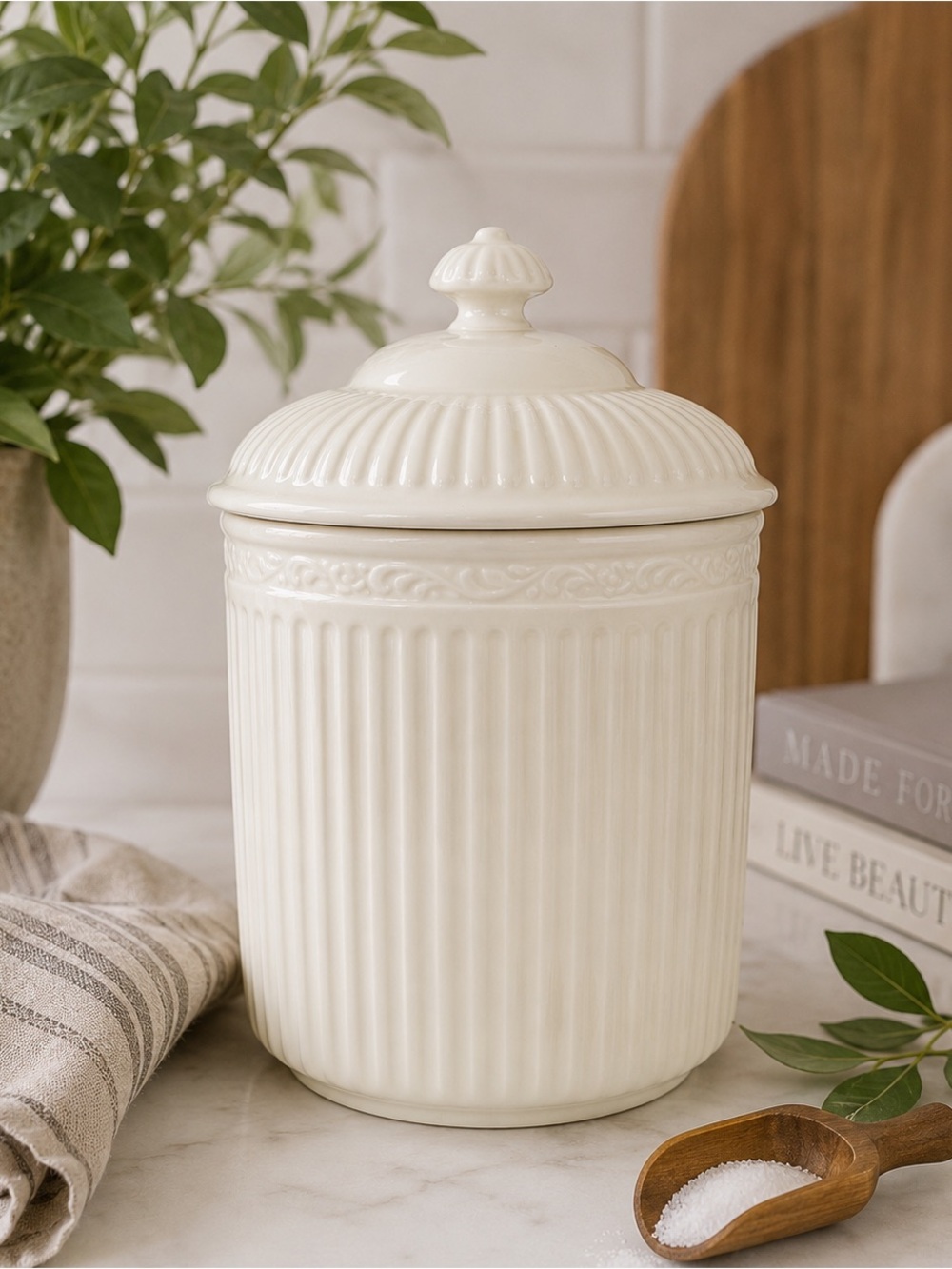 Mikasa Italian Countryside Large Canister DD900 Ivory Ceramic 9.75” with Lid